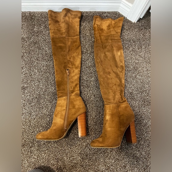 Brown suede knee high boots. Size 8 - Picture 1 of 2
